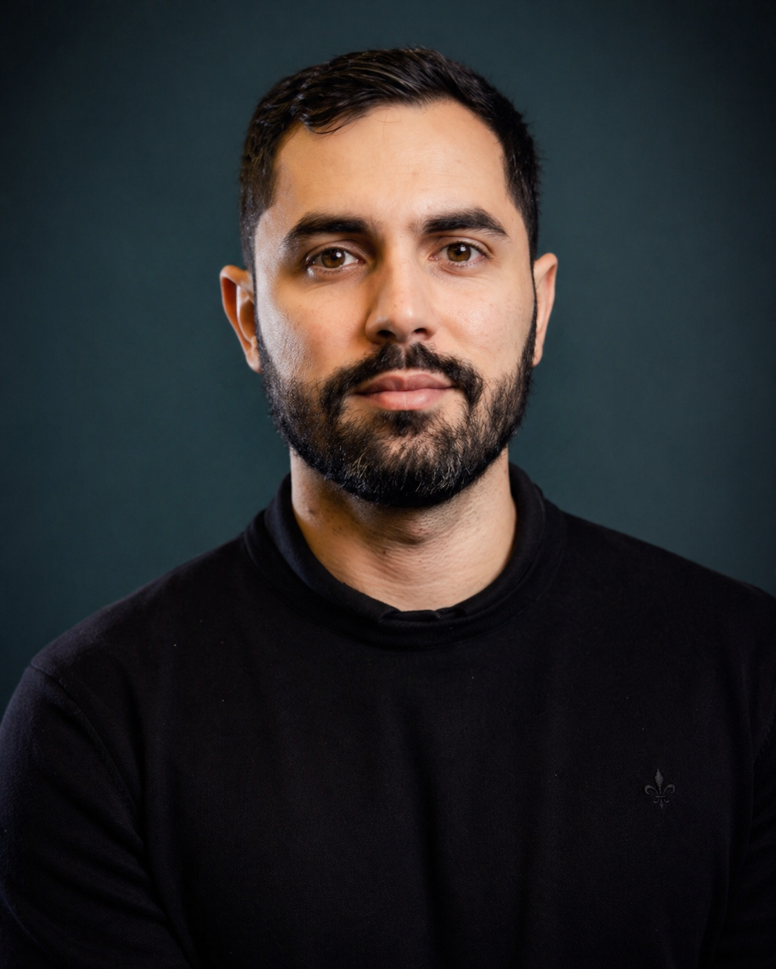 Retrato em preto e branco do criador do Cabeça de Vendedor